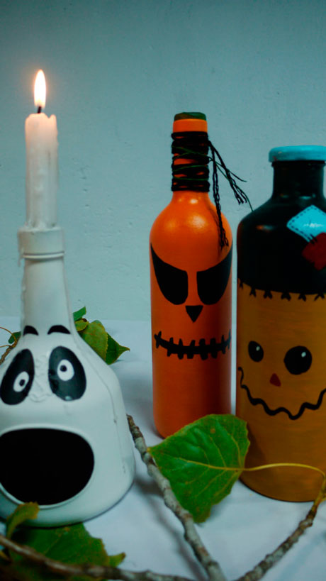 botellas decoradas como calabazas para Halloween