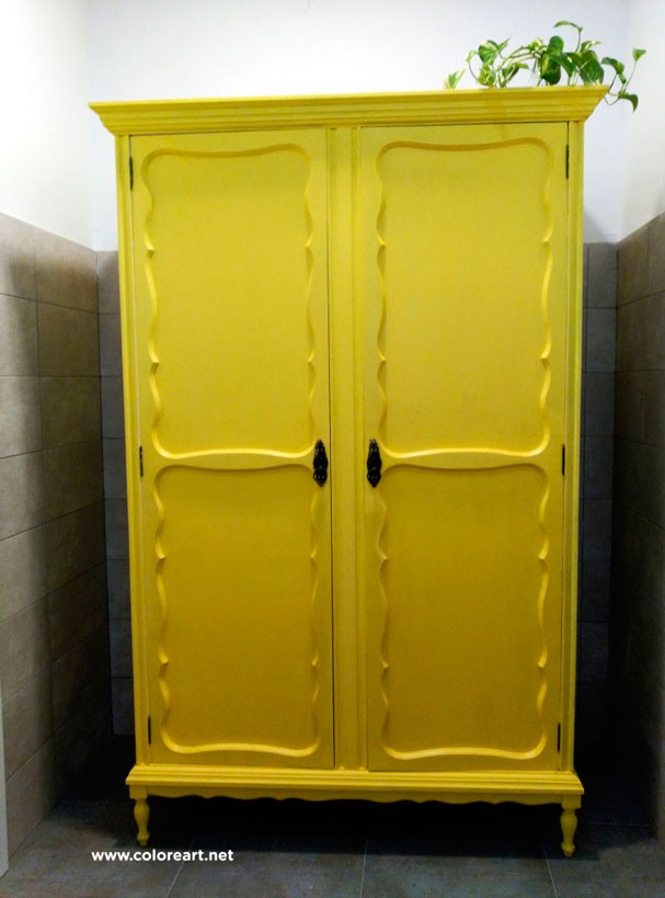 armario amarillo